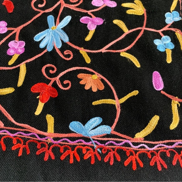Beautifully Embroidered Shawl / Scarf / Table Covering NWOT - Picture 4 of 5